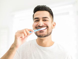 Football player with mouthguard to prevent dental emergencies