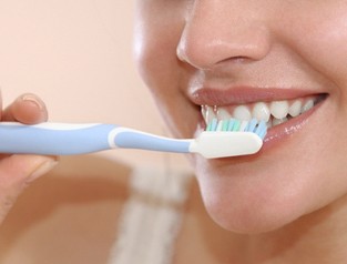 woman smiling brushing teeth